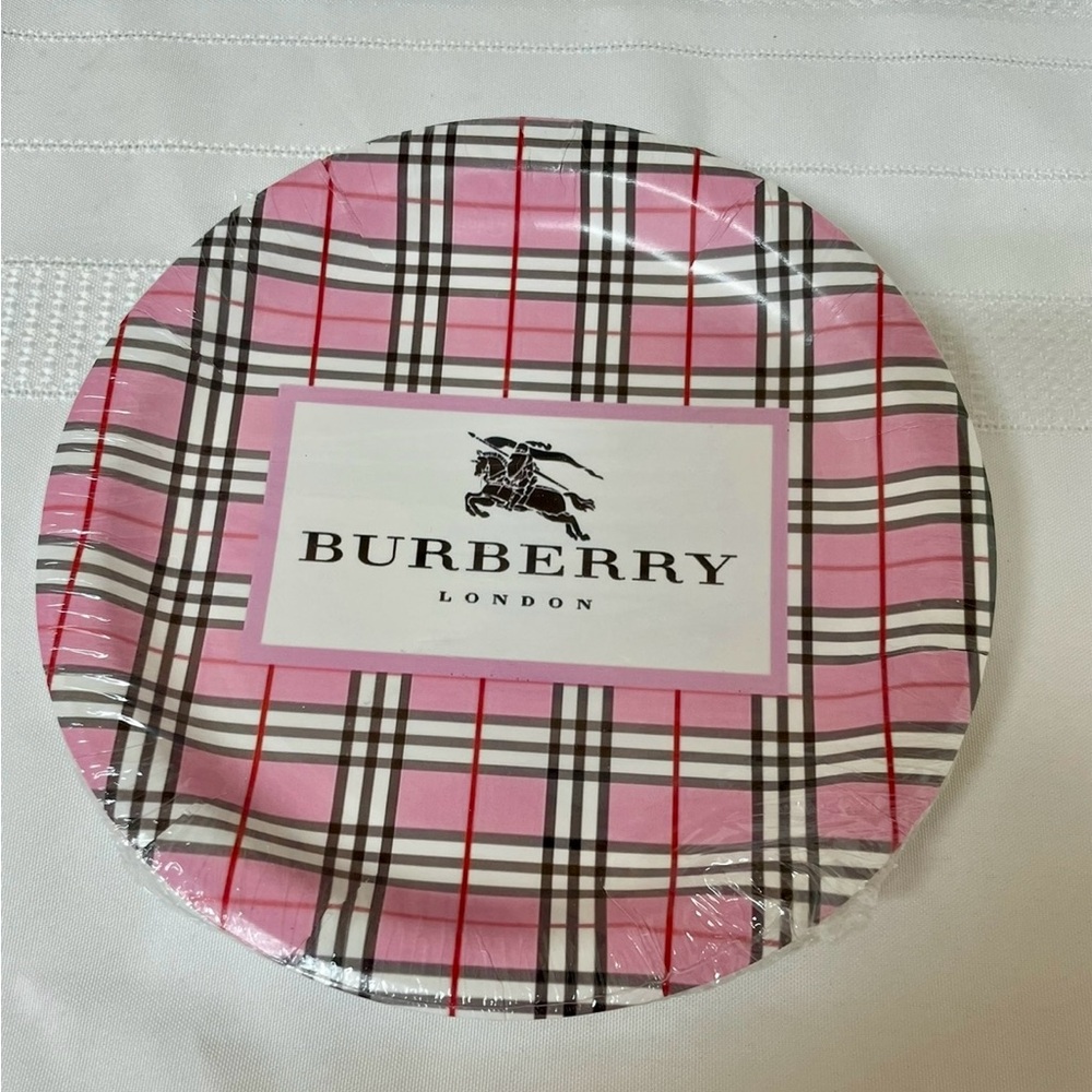 💓Burberry Pink Plaid Paper Plates